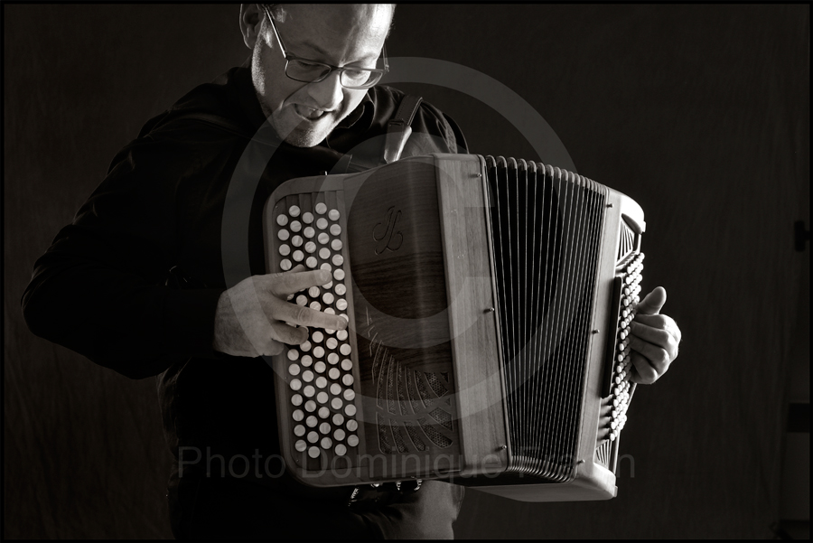 Dominique Petit, accordéoniste. Paris, 2014.